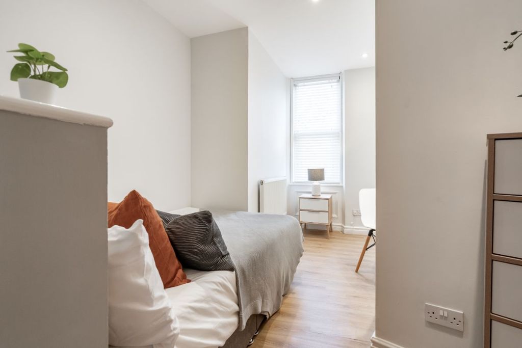 Property photo 3 of 7 269Jrf2 - Bedroom 2