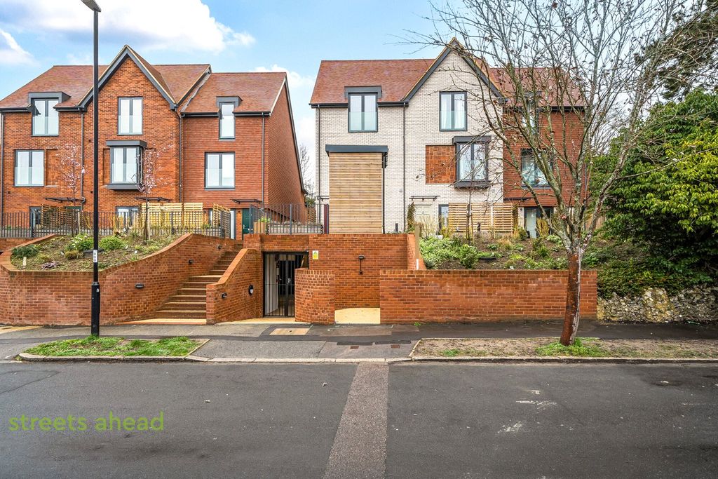 Property photo 1 of 9 Picture No. 05