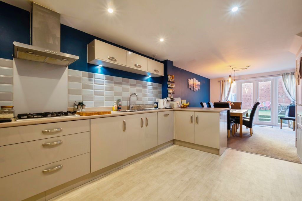 Property photo 2 of 19 Kitchen:Diner