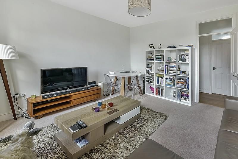 Property photo 3 of 8 .