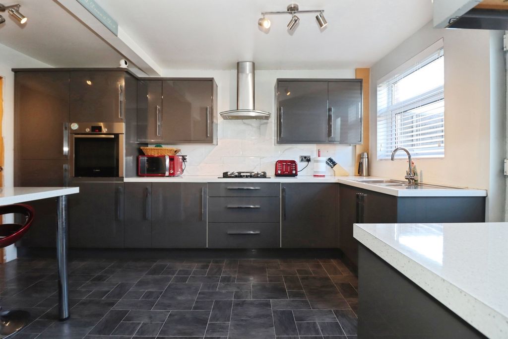 Property photo 3 of 14 Pbox-Img.Jpg