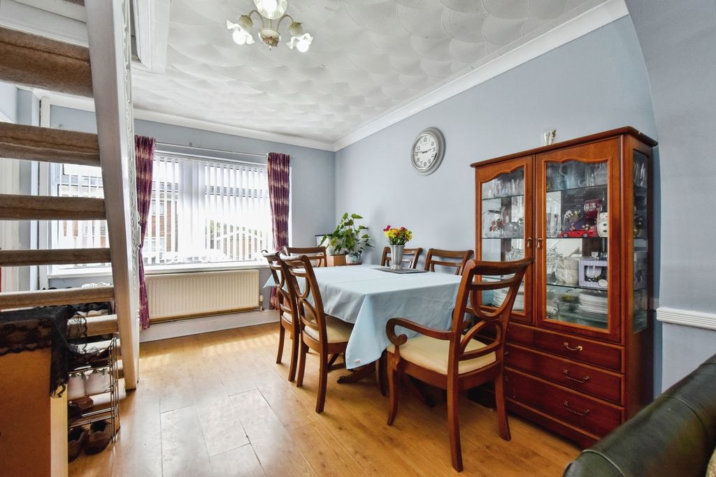 Property photo 3 of 20 Pbox-Img.Jpg