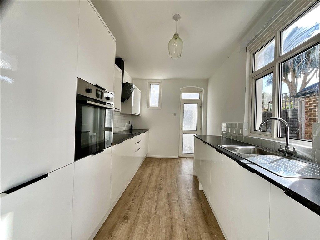 Property photo 3 of 18 Kitchen