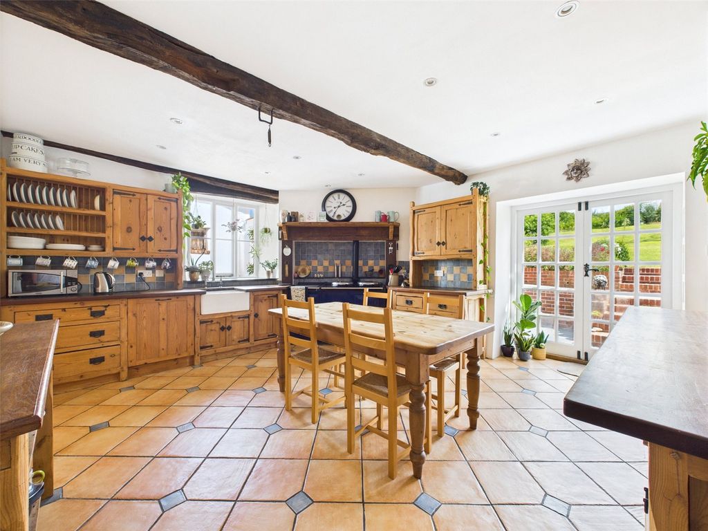 Property photo 2 of 42 Picture No. 14