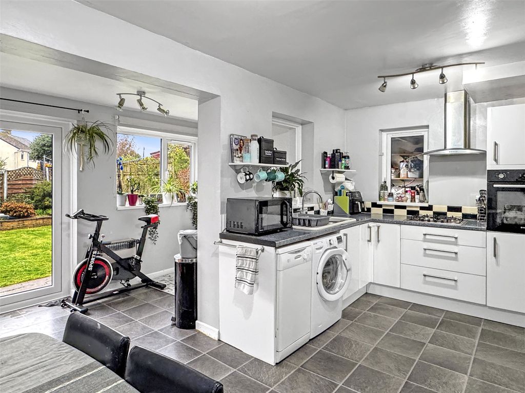 Property photo 2 of 12 2 - Picture No. 04