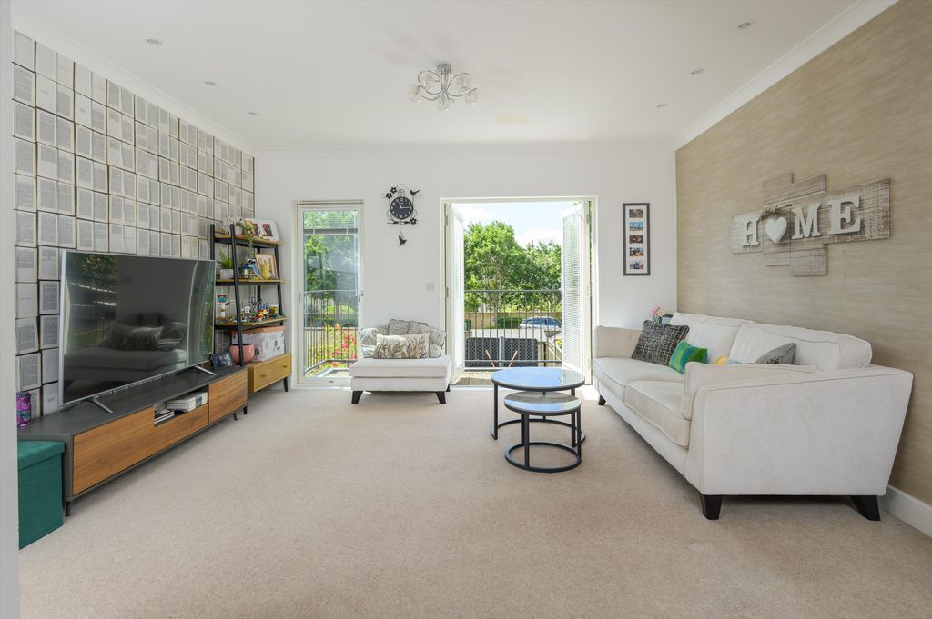 Property photo 3 of 19 Image