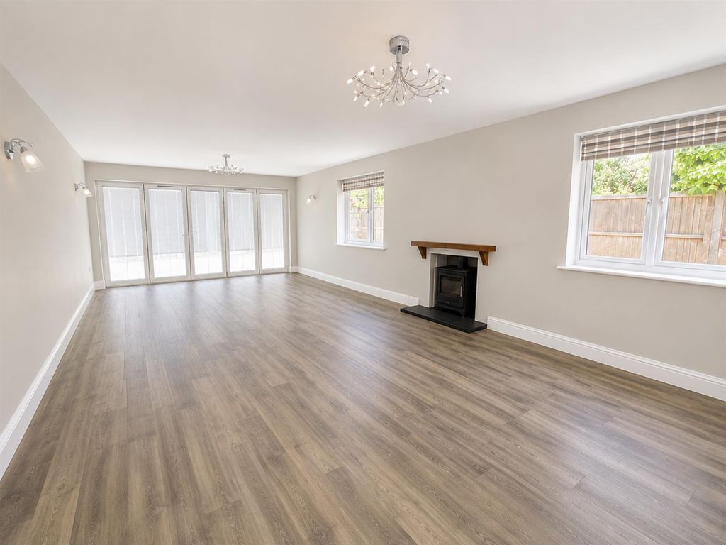 Property photo 2 of 8 19B75E03-25C6-44F1-9C12-E3D89Fb4388B.Png