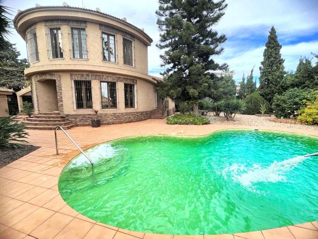Property photo 1 of 45