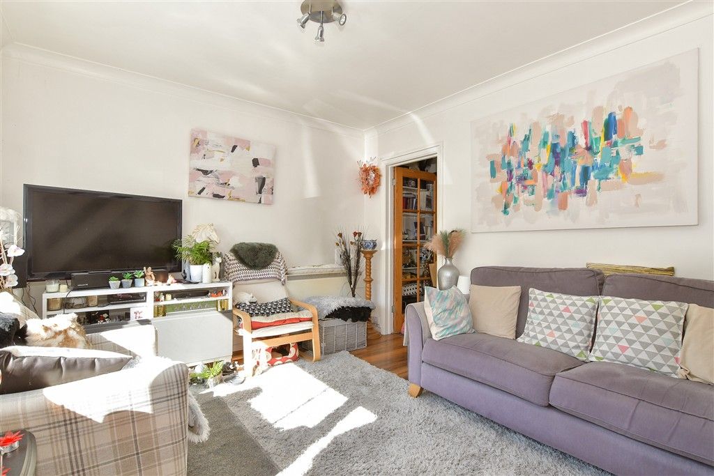 Property photo 1 of 7 Lounge