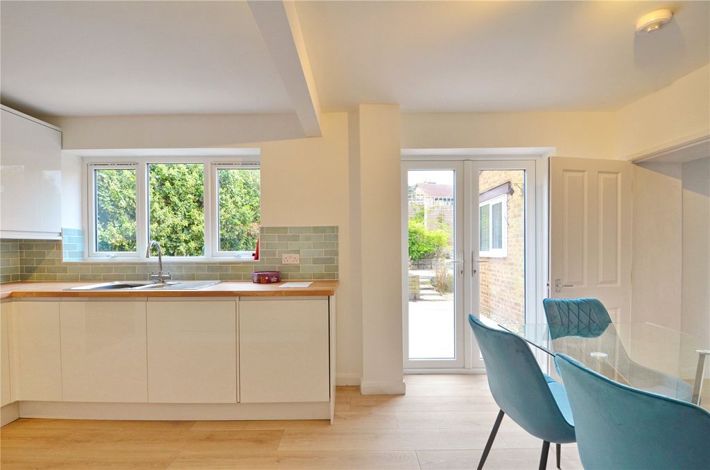 Property photo 3 of 19 Picture No. 09