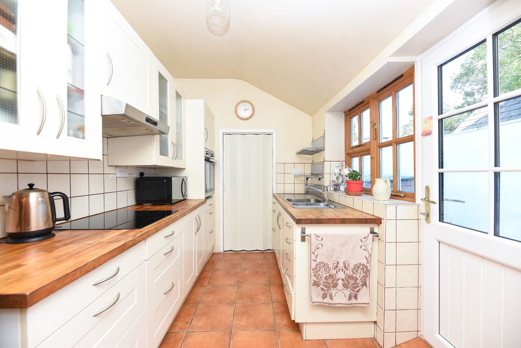 Property photo 3 of 12