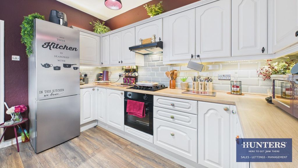 Property photo 3 of 13 Kitchen