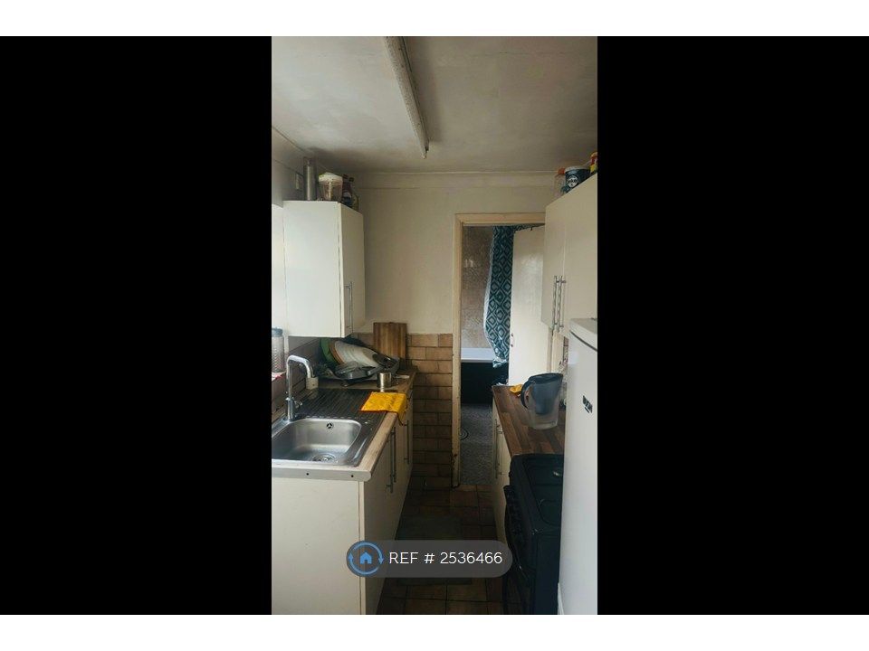Property photo 2 of 8 Kitchen