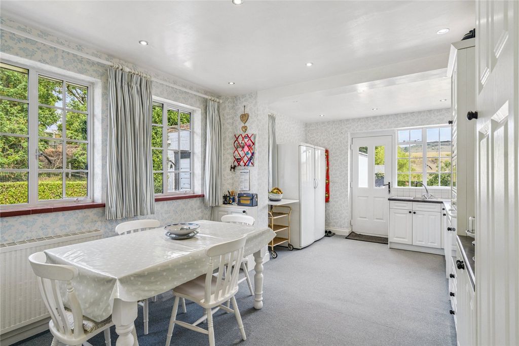 Property photo 2 of 20 Kitchen