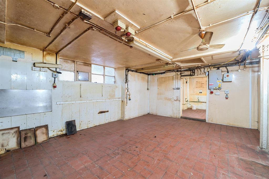 Property photo 3 of 17 Punch & Judy Bakery