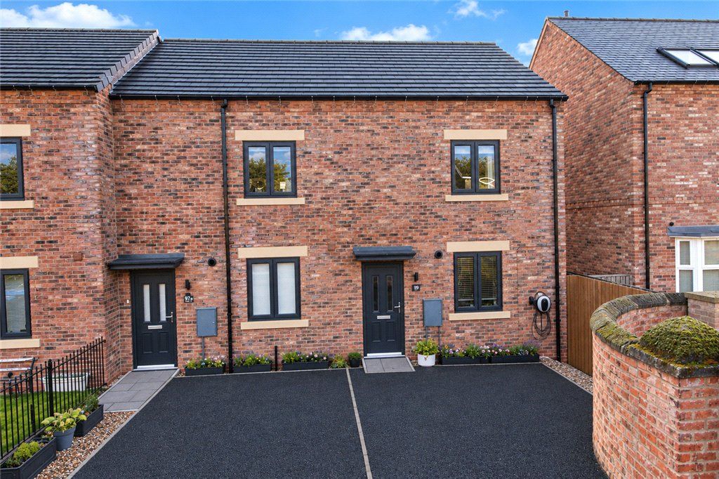 Property photo 1 of 9 Front - End Terraced