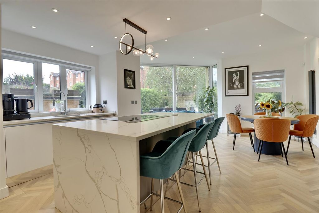 Property photo 1 of 32 Bf6Fff94-85C3-4C18-B20E-60B0895513Cf_1_201_A.Jpeg