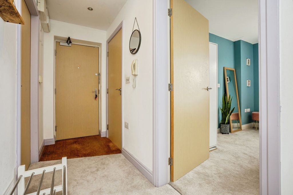 Property photo 2 of 17 Hallway