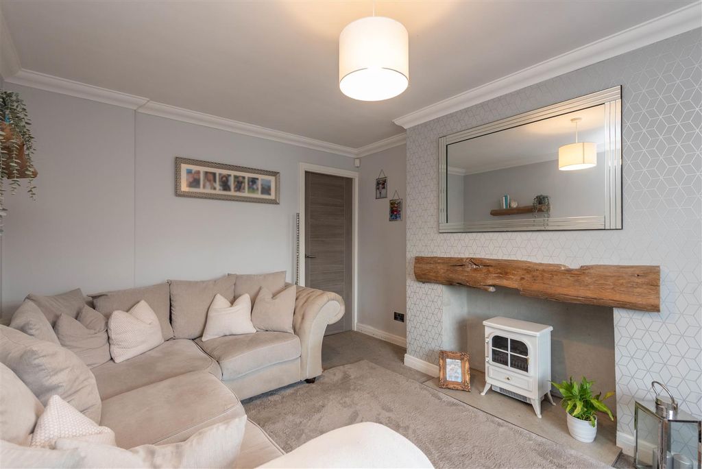 Property photo 2 of 20 Lounge