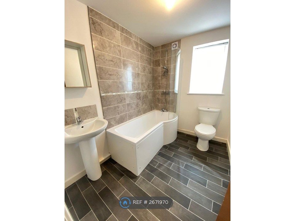 Property photo 3 of 7 Bathroom