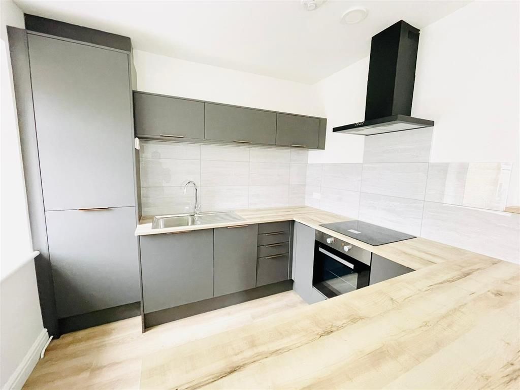 Property photo 2 of 9 Bedroom