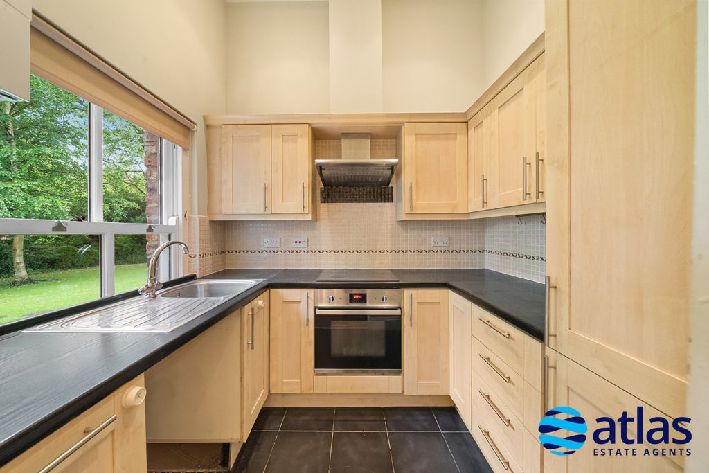 Property photo 3 of 25 Kitchen