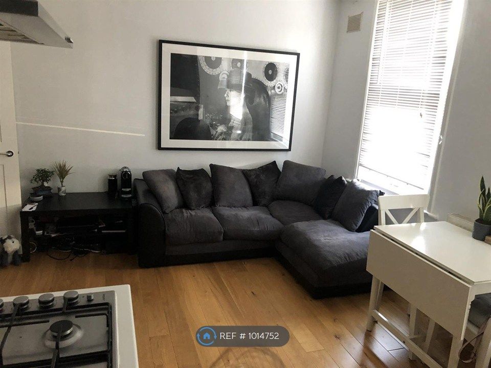 Property photo 2 of 8 2 - Sitting Room