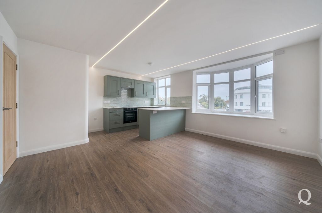 Property photo 3 of 10 00E8F25c-A3dc-4E0...