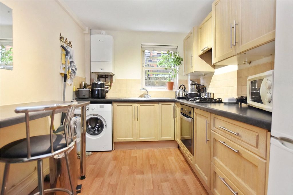 Property photo 2 of 8 Picture No. 12