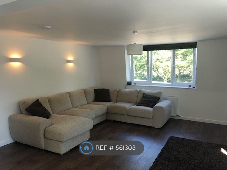 Property photo 2 of 11 Living Room