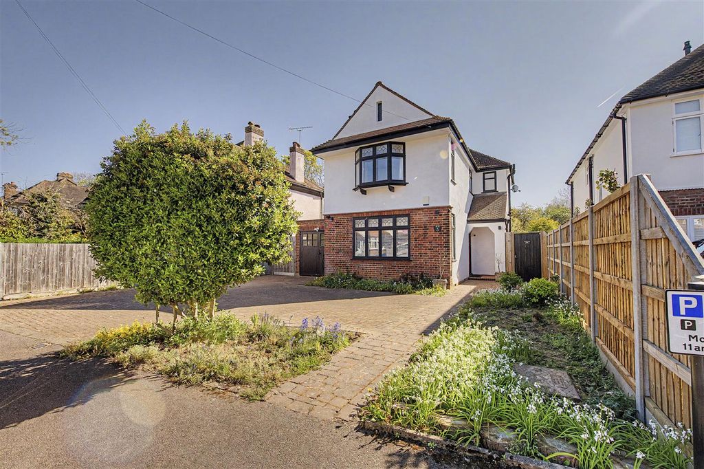 Property photo 1 of 10 6-Churchill-Road-02.Jpg