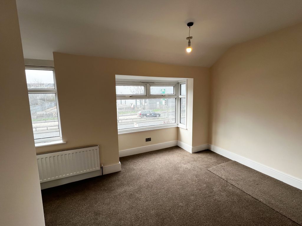 Property photo 3 of 6 Living Room