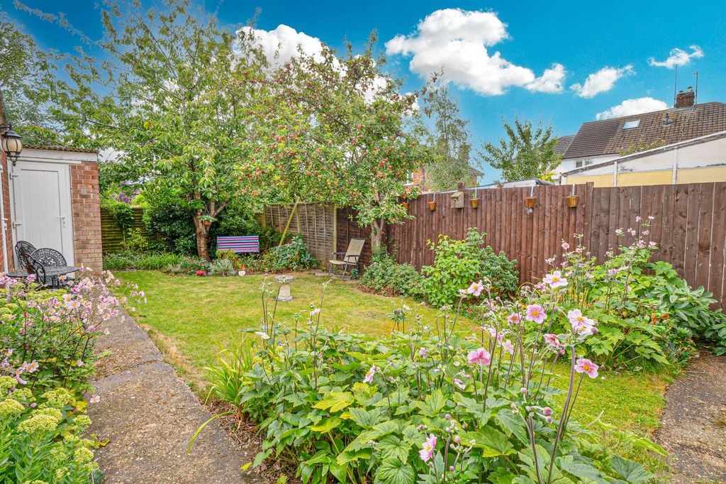 Property photo 2 of 13 Garden