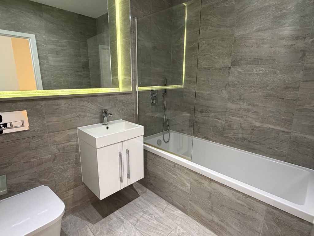 Property photo 3 of 6 Bathroom