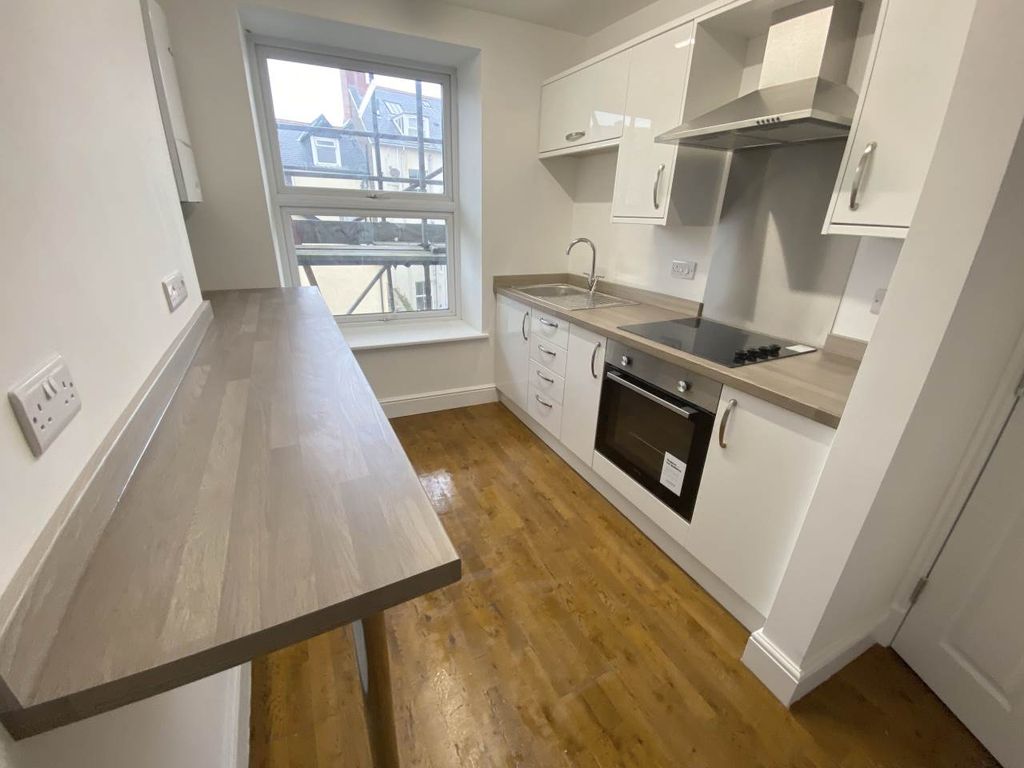 Property photo 2 of 5 Kitchen