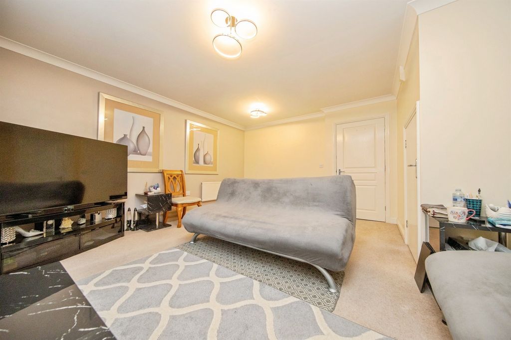 Property photo 3 of 12