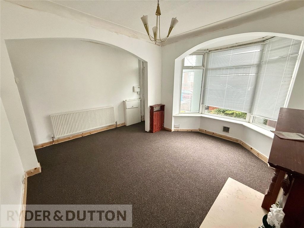 Property photo 3 of 19 Lounge