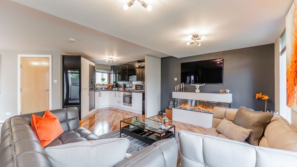 Property photo 3 of 27