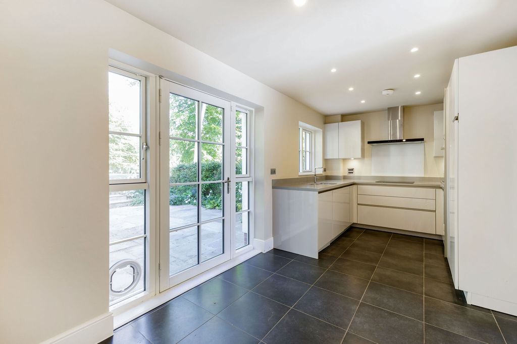 Property photo 3 of 24