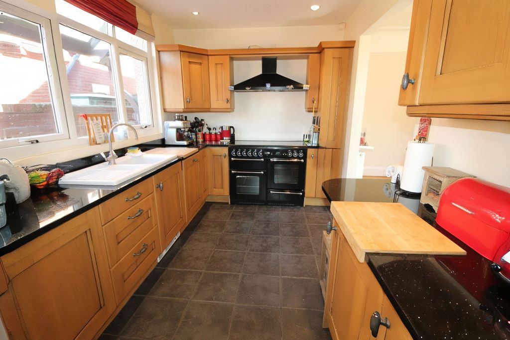 Property photo 3 of 25