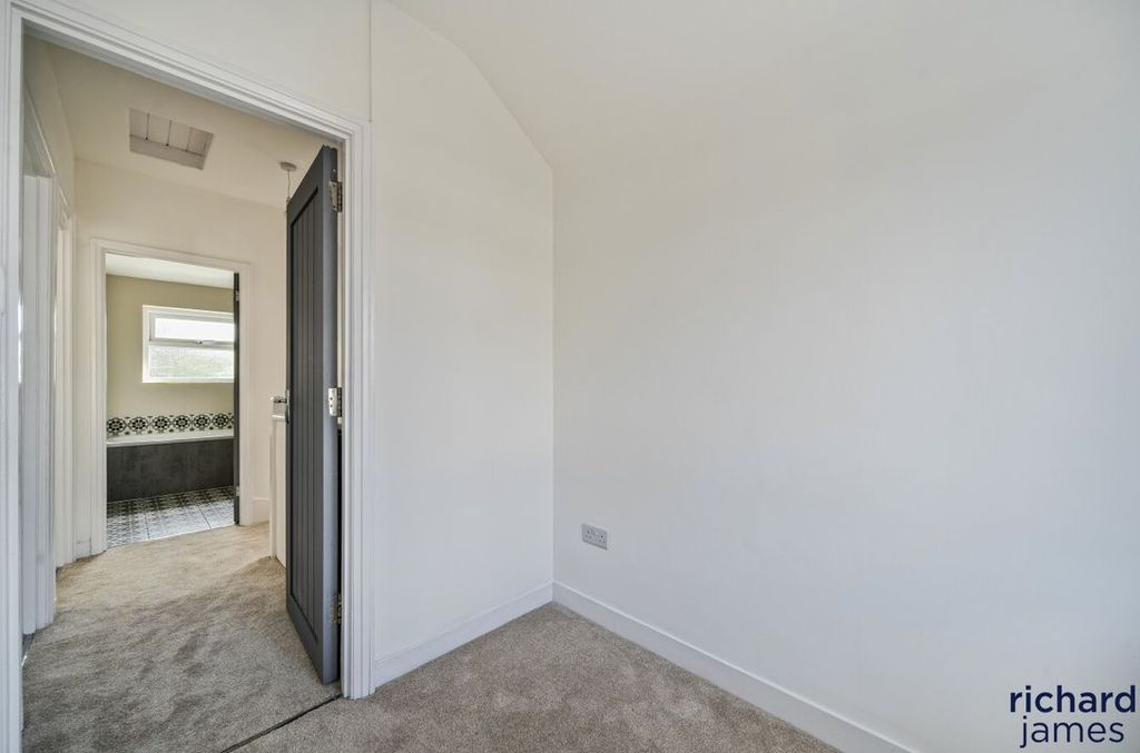 Property photo 3 of 20 97567584Be2B4Fd9B1Bcb1Ab2286Dce5