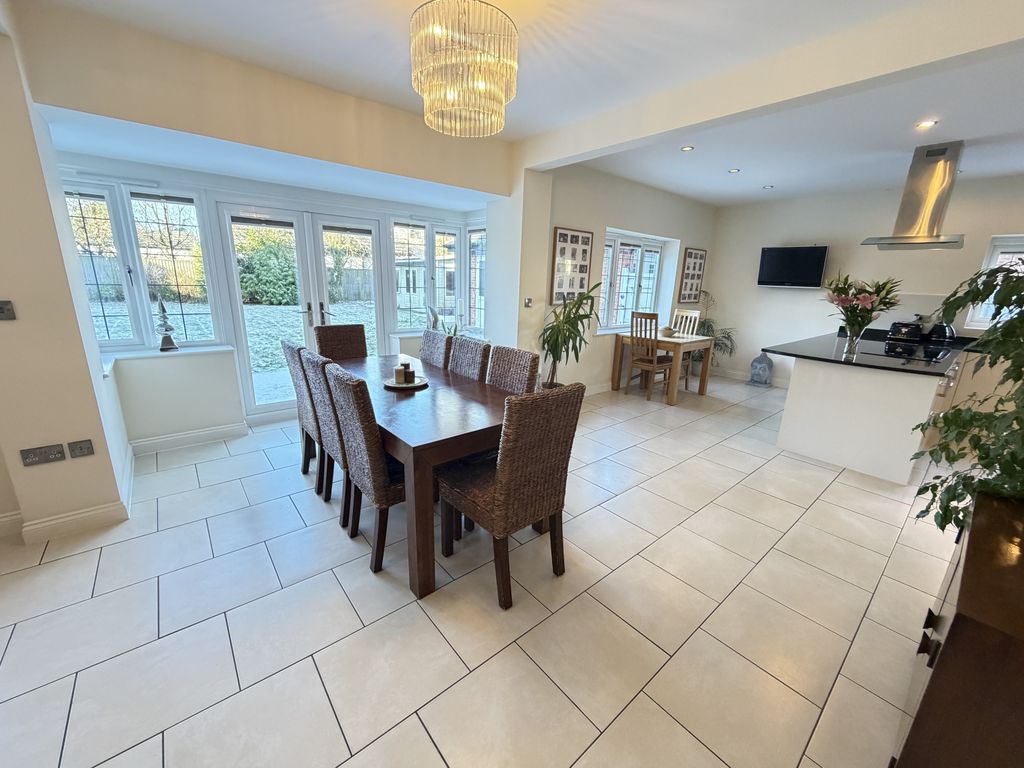 Property photo 2 of 31