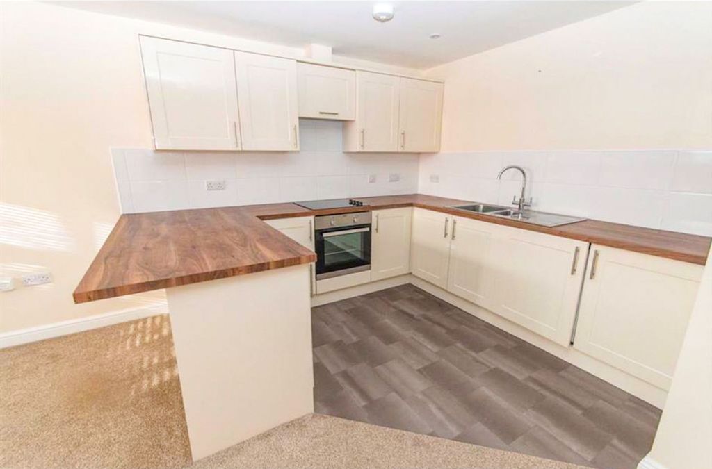 Property photo 2 of 8 Tanners Wharf CM23