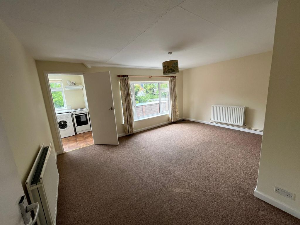 Property photo 2 of 5 Living Room