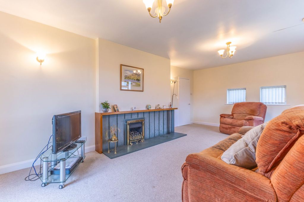 Property photo 2 of 29