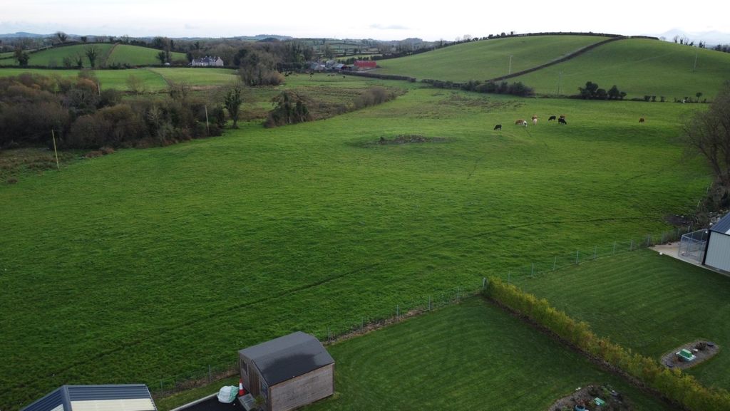 Property photo 2 of 56