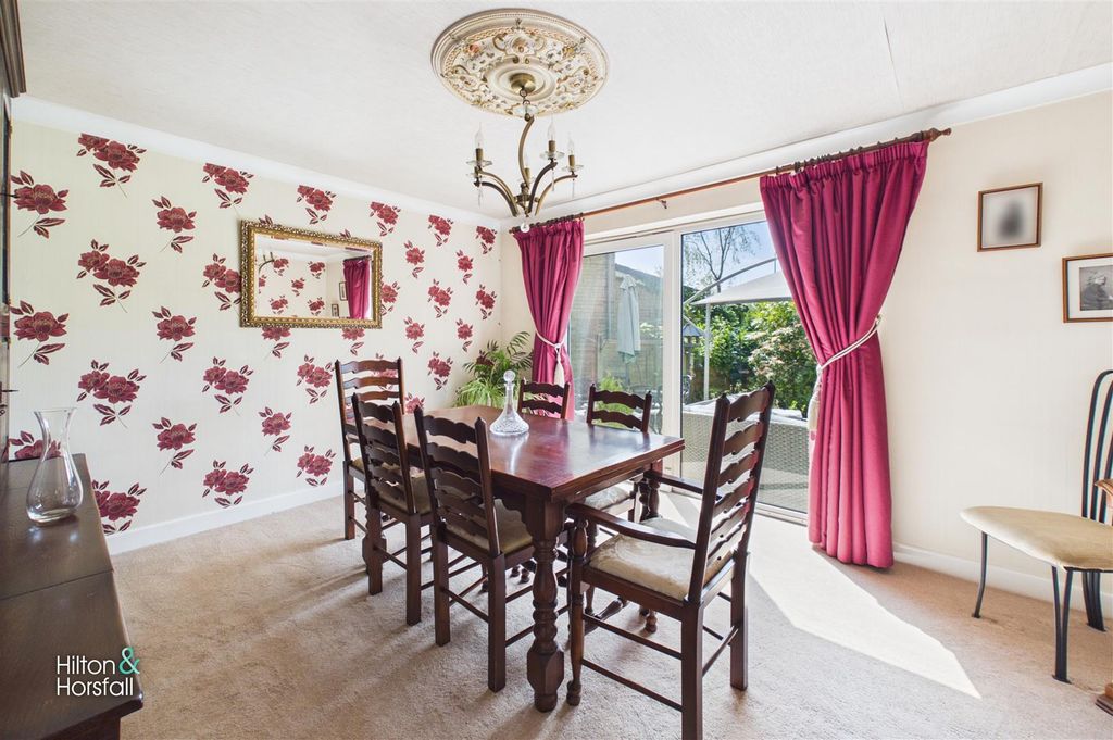 Property photo 3 of 19 Applegarth