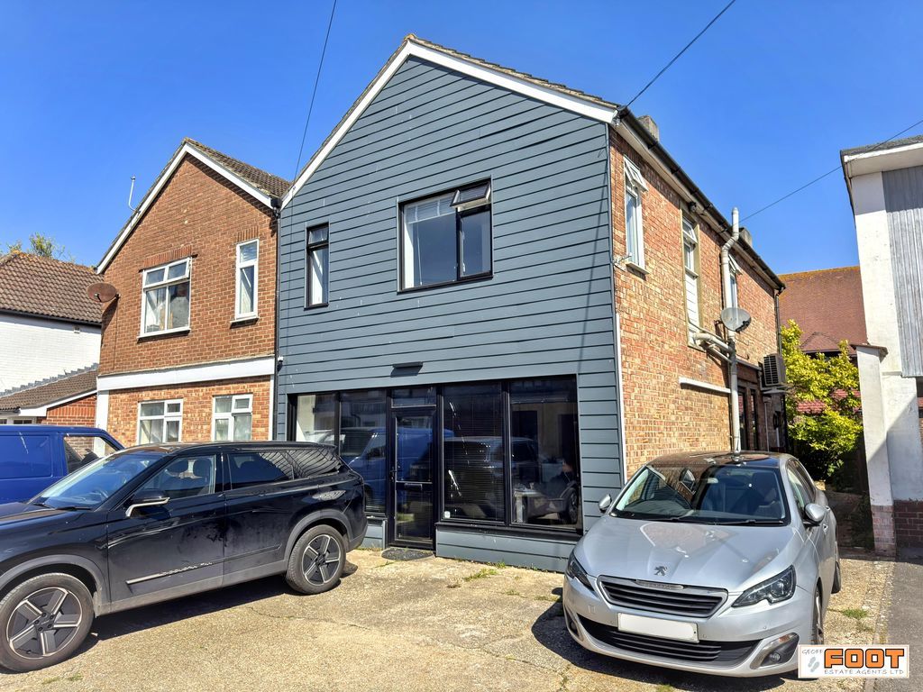 Property photo 1 of 5 Photo 6