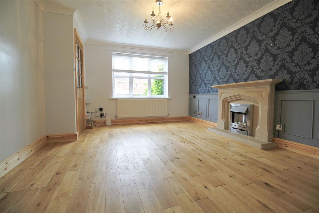 Property photo 3 of 16 Lounge..Jpg