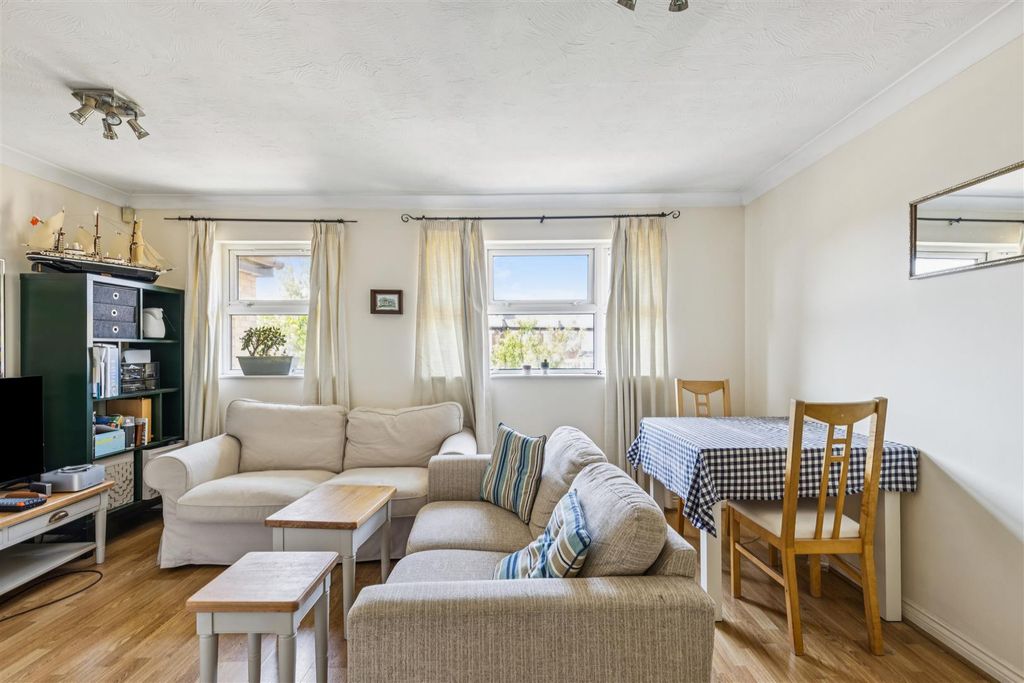 Property photo 2 of 11 For Sale - Monmouth Close, W4